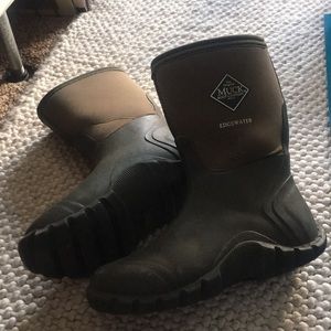 Muck Boots edge water